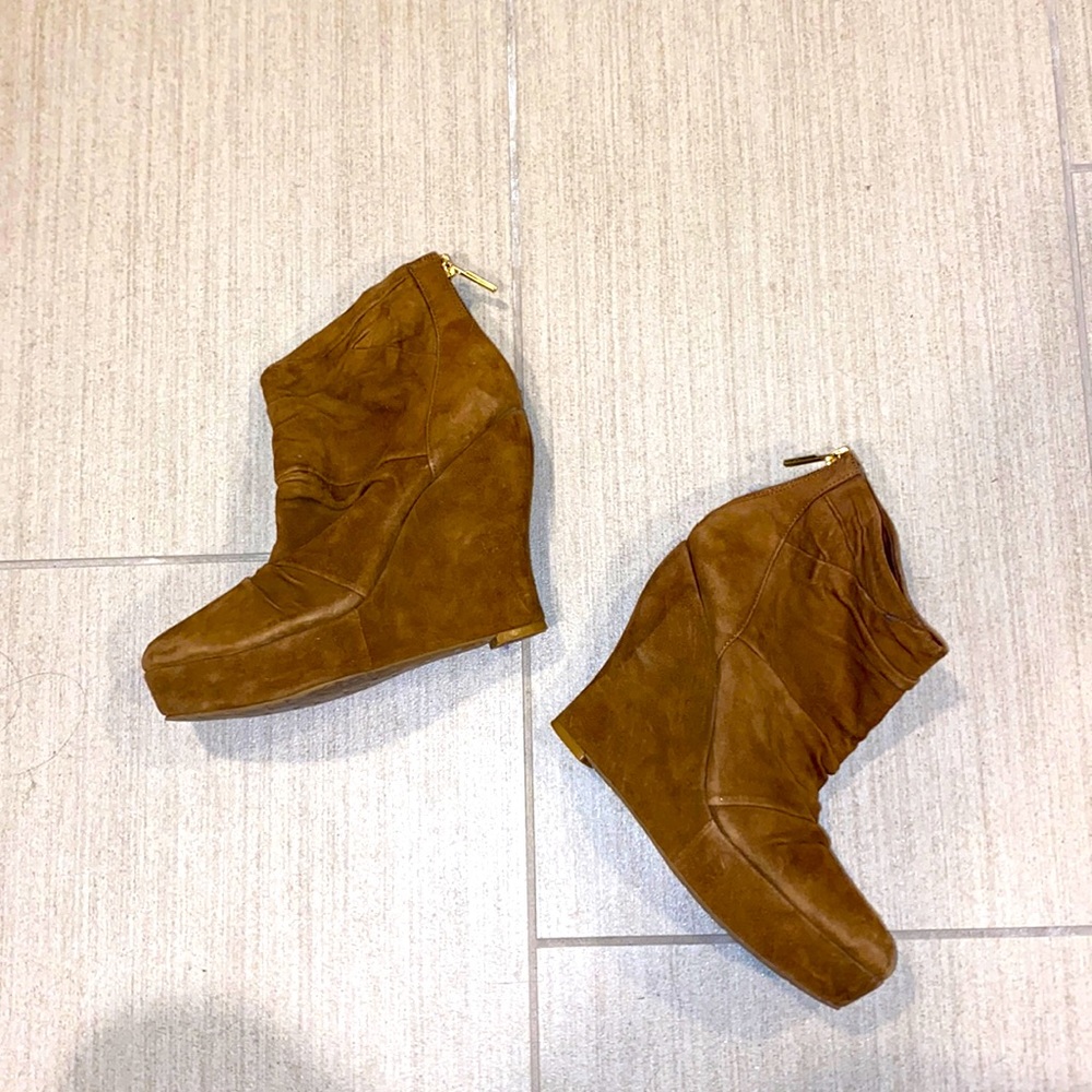 Boutique 9 Tan High Heel Zip Up Booties Size 6